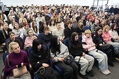 Открытый диалог о семейных ценностях. В Минске прошла встреча с молодежью проекта \"Сила слова\"