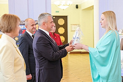 \"Настоящий жизненный подвиг\". Орден Матери вручили 17 жительницам Гомельской области