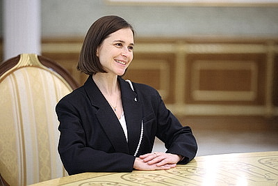 Для участников форума \"Женщина и будущее деревни\" провели экскурсию во Дворце Независимости