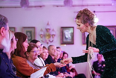 \"Опера - это не скучно\". Как Большой театр превращает классику в современный тренд