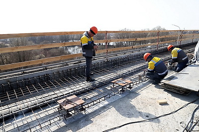 Строительство нового моста через Сож в Ветковском районе вступило в завершающую стадию