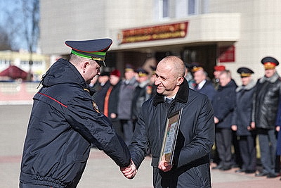 Гродненские милиционеры прошли торжественным маршем по центру города