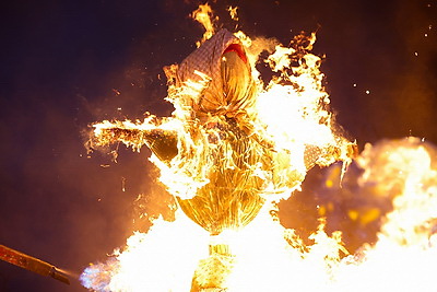 \"Это уже белорусский бренд\". Веселье на Масленицу в Минске