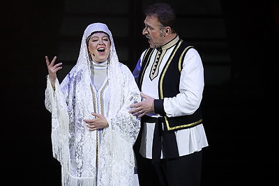 Юбилейный вечер \"Кальман против Штрауса, или Пять и пять - пятьдесят пять\" собрал на сцене весь коллектив музыкального театра