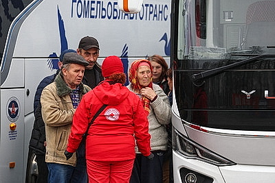 Жители Алешек выехали в Украину через пункт пропуска \"Новая Гута\"