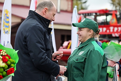 Техника к жатве: хозяйства Минской области получили 100 новых комбайнов