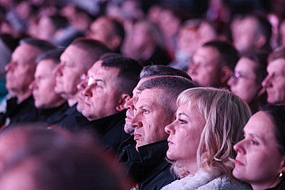 В регионах акция \"Споем \"День Победы\" вместе\" и фейерверк завершили празднование 9 Мая