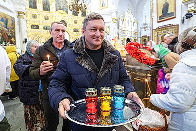 Благодатный огонь от гроба Господня доставили в Минск