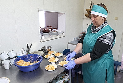 Забота о механизаторах для оперативного сева. Как в Сенненском районе аграрии трудятся на полях