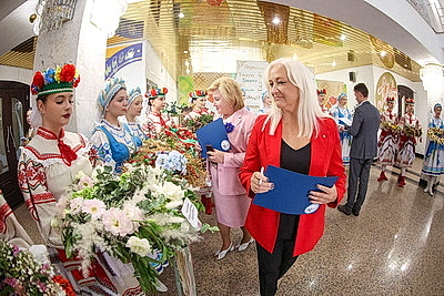 \"Дзявочы вянок міра\". Республиканский конкурс молодежных проектов проходит в Молодечно