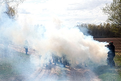 Не только в строю, но и в бою: комбинированный марш-бросок для военнослужащих девушек прошел в Чаусском районе