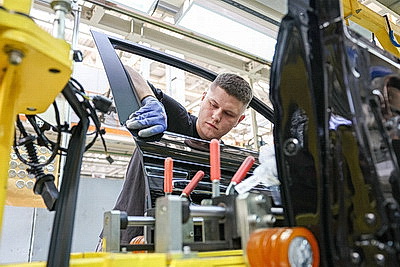 Молодые специалисты по всей стране прибывают на свои первые рабочие места