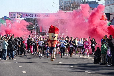 \"Заряд эндорфинами и цветы на финише\". \"Красивый забег\" прошел в Минске