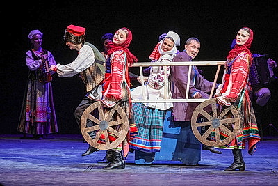 Новую театрализованную программу \"Масленка\" представил хореографический ансамбль \"Хорошки\"