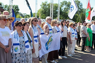 Участники автопробега \"Города-герои - города Героев: Дорогами народных ополченцев\" возложили цветы в Брестской крепости