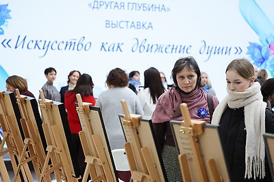 Выставку картин паралимпийцев представили в ходе проекта \"Другая глубина\" в Минске