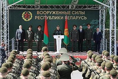 Лукашенко принял участие в церемонии приведения к военной присяге в Борисовском районе