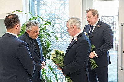 В книге соболезнований в посольстве Ирана в Беларуси продолжают оставлять записи