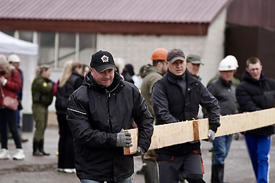 Республиканский субботник: в Дрибинском районе строили профилакторий для телят