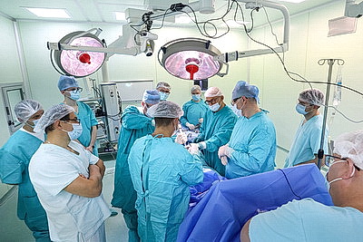 Инновационный подход на практике. Ведущие ортопеды Беларуси и Швейцарии провели уникальную операцию