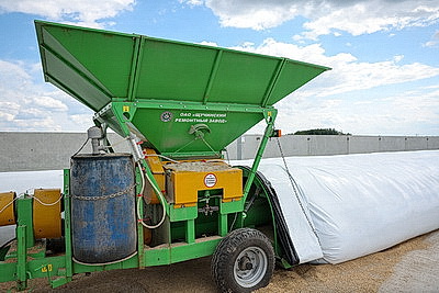 Процесс плющения зерна в Ветковском районе