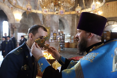 Брестской таможне вручили хоругвь с ликом апостола Матфея