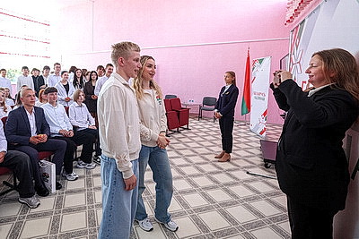Акция \"Беларусь адзіная\". Встречи с молодежью прошли в Ганцевичах и Бобруйске