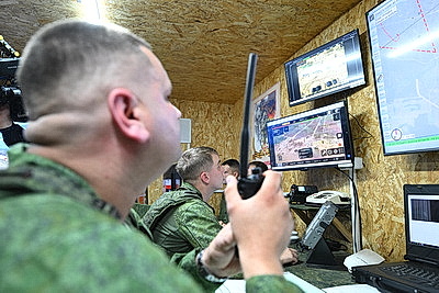 Лукашенко ознакомился с развитием и практическим использованием в войсках систем связи