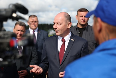 Лукашенко встретился с передовиками уборочной кампании в Минском районе