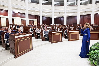 Не только права, но и обязанности перед Родиной. Школьникам вручили паспорта в Палате представителей