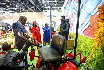 Парламентская делегация Зимбабве посетила ПВТ и ММВЦ