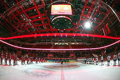 \"Юность\" всухую победила \"Металлург\" в первом матче полуфинала хоккейной экстралиги