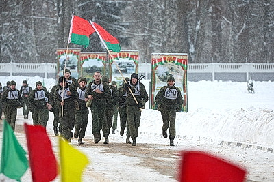 Внезапная проверка ВС продолжается. Бойцы сдают экзамен на выносливость