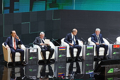 \"Индустрия 5.0: Сила взаимодействия\". Турчин принял участие в пленарной сессии цифрового форума в Казахстане