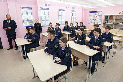 Торжественная линейка в Сеницкой средней школе объединила более 1 тыс. учащихся