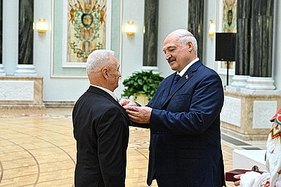 Лукашенко в преддверии священного праздника Дня Победы вручил государственные награды