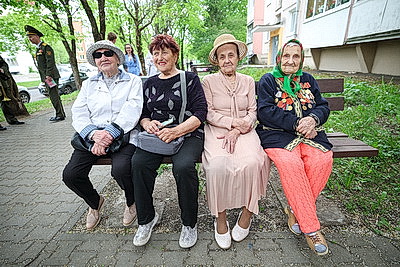 Ветераны Великой Отечественной войны принимают поздравления с 9 Мая