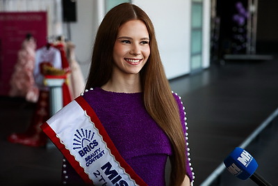 \"Подарить каждой ощущение, что она королева\". Как белорусские красавицы выступили на конкурсе \"Мисс БРИКС\"