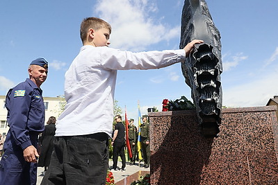В Барановичах почтили память летчиков-героев Андрея Ничипорчика и Никиты Куконенко