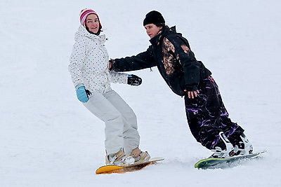 Любители активного отдыха провели праздничные выходные на снежных склонах