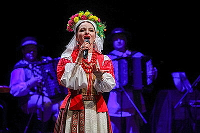 Новую театрализованную программу \"Масленка\" представил хореографический ансамбль \"Хорошки\"