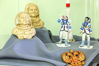 Письмо Гагарина, значки, плакаты. В Витебске открылась посвященная космосу выставка