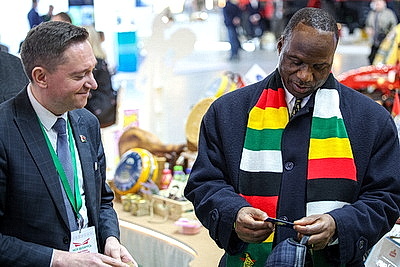 Парламентская делегация Зимбабве посетила ПВТ и ММВЦ