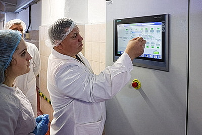 Cельское хозяйство и \"кондитерка\". Лукашенко посетил Наровлянский район