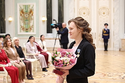 Едины в стремлении сделать страну лучше. Лукашенко в преддверии 8 Марта вручил женщинам госнаграды