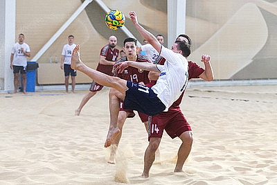 Белорусы снова уступили сборной России по пляжному футболу