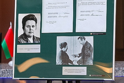 Выставка к 100-летию белорусского государственного деятеля Нины Снежковой открылась в НББ