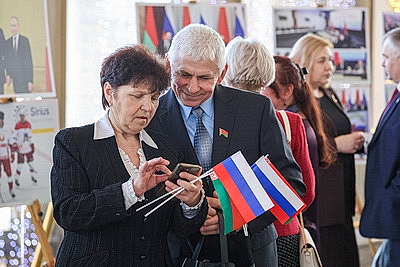 В Минске проходит торжественный концерт ко Дню единения народов Беларуси и России