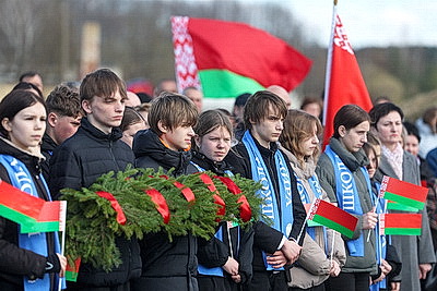 Память сквозь поколения. В Дятловском районе прошел митинг на месте расстрела фашистами мирных жителей