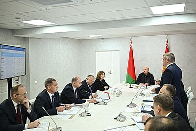 Лукашенко ознакомился с развитием производства отечественного пассажирского транспорта